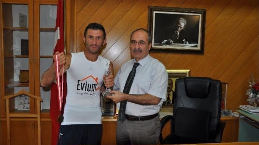 Her Birincilik İ&ccedil;in Altın Alacak