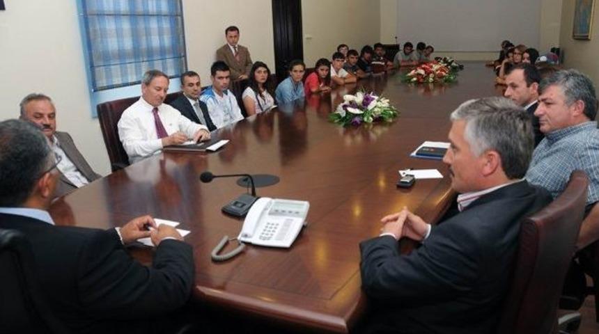 Dershaneleri Kapandı Ama &Uuml;niversiteyi Kazandılar