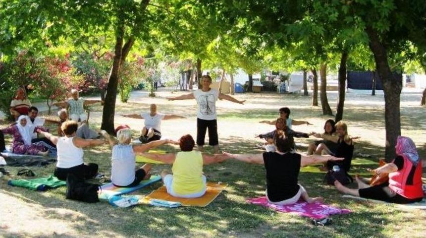 Edremit'te &ldquo;yaşlı Ve Engelliye Yoga&rdquo;