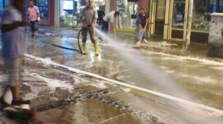 Ayvalık Belediyesi’nden İlçe Merkezine Dezenfekte Operasyonu