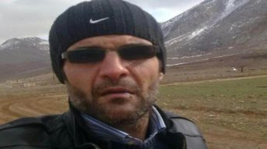 Otomobille &Ccedil;arpışan Motosikletin S&uuml;r&uuml;c&uuml;s&uuml; Hayatını Kaybetti