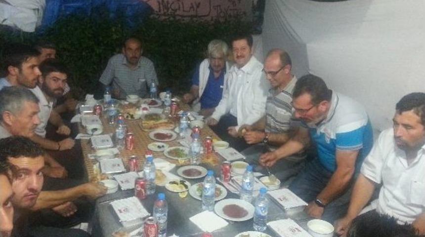 Milletvekili Hasan Fehmi Kinay, Orucunu Bir Grup İşportacı Esnafıyla Birlikte A&ccedil;tı