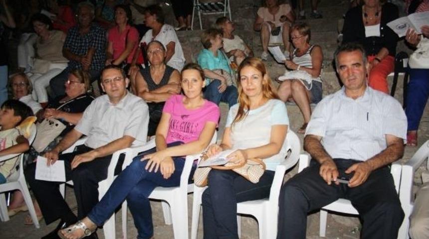 Ayvalık &Ccedil;ydd&rsquo;nin Opera Gecesi İzleyenleri B&uuml;y&uuml;ledi