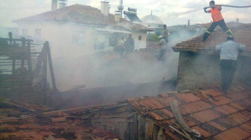 Hisarcık&rsquo;ta Ahşap Ev Yangını