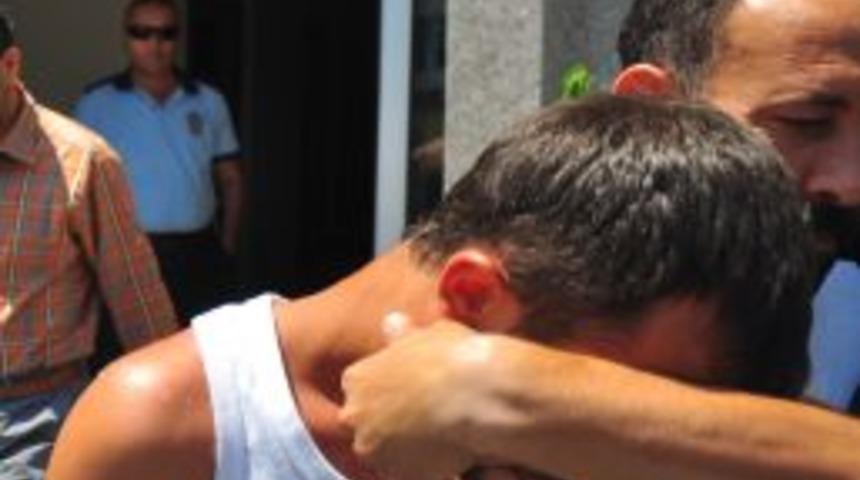 Kuaf&ouml;rden J&ouml;le Ve LCD Televizyon &Ccedil;alan Zanlılar Yakalandı