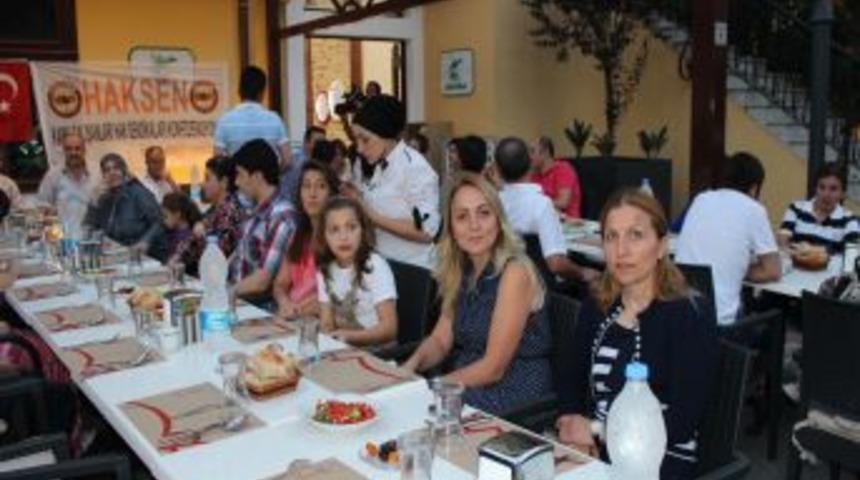 Hak-Sen &Uuml;yeleri Iftarda Buluştu