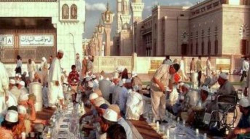 Medine &rsquo;de 5 Bin İftar, T&uuml;mkasder İ&ccedil;in İftihar