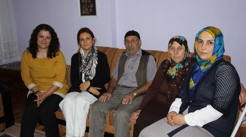 G&ouml;n&uuml;l El&ccedil;ileri, Şehit Ailesinin Iftar Sofrasına Konuk Oldu