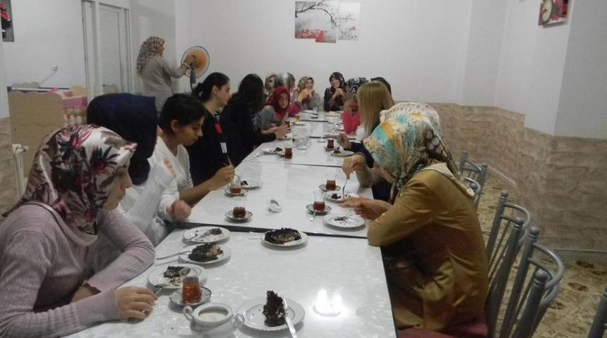 Van'da Kadınlar Iftarda Bir Araya Geldi
