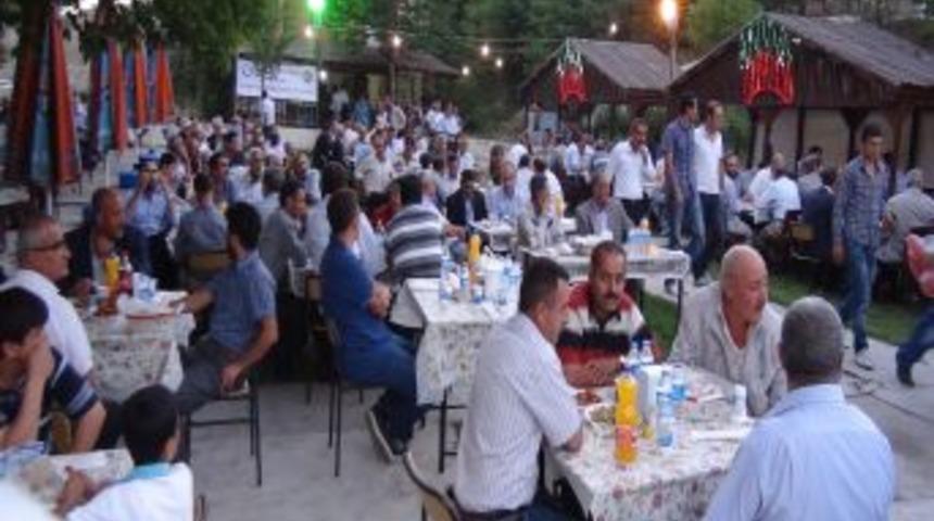 Bitlis&rsquo;te Iş&ccedil;i Ve Memur Sendikaları Iftarda Buluştu