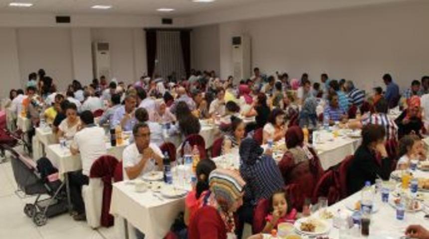 UOSB Y&ouml;netimi Ve Personeli Iftar Yemeğinde Buluştu