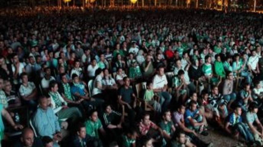 B&uuml;y&uuml;kşehir Belediye Başkanı'ndan Bursaspor Taraftarına Jest