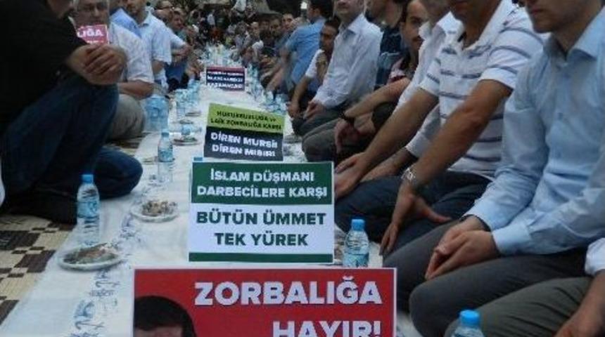 Mısır&rsquo;daki Olaylara Tepki İ&ccedil;in Oru&ccedil;larını Zeytin Ve Ekmekle A&ccedil;tılar