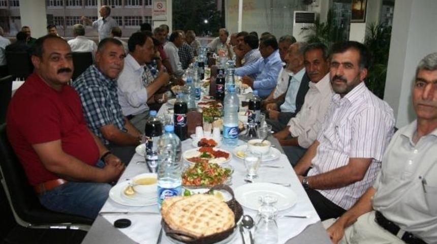 Reyhanlı Kaymakamı G&uuml;ler, Muhtarlara İftar Yemeği Verdi