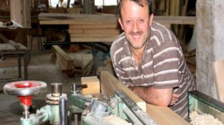 Sakat Haliyle Binlerce Eve Iz Bıraktı