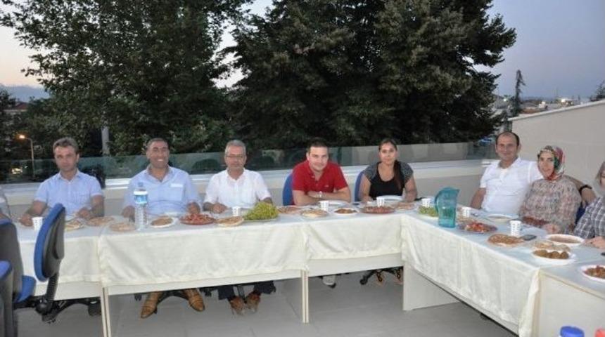 Resim Eğitmeninden İftar Yemeği