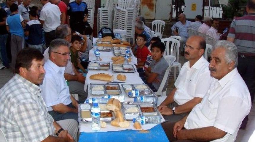 Ovaeymir Camisi Cemaati İftar Verdi