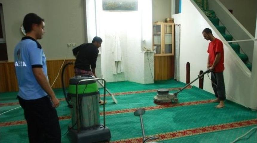 Germencik&rsquo;te Camiler Bayrama Hazır