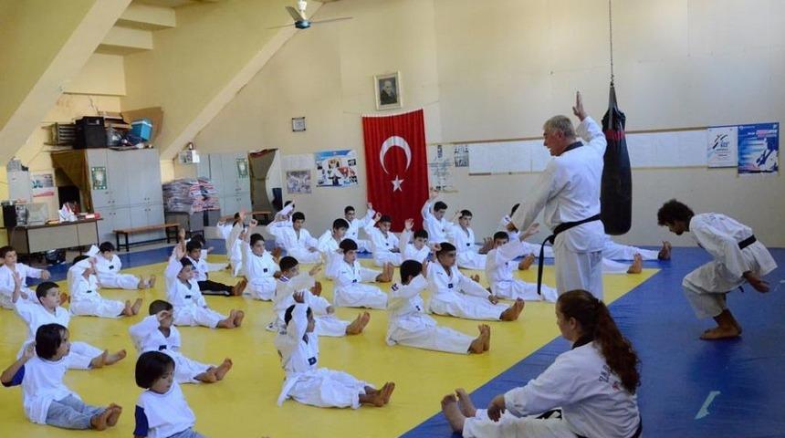 &Ouml;ğrenciler Tekvando Kursuna Yoğun Ilgi G&ouml;steriyor