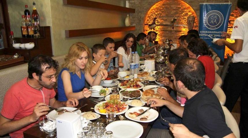 G&uuml;lbaharhatun Koleji Basınla Iftarda Buluştu