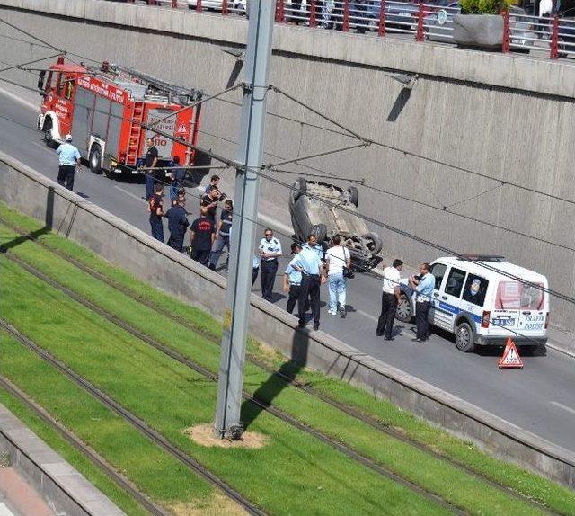 Otomobil Takla Attı: 2 Yaralı 3