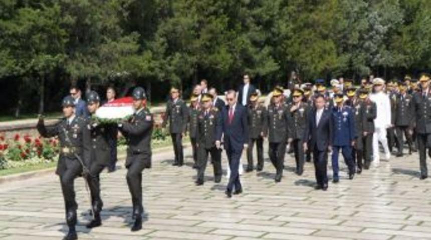 YAŞ &Uuml;yeleri, Anıtkabir'i Ziyaret Etti