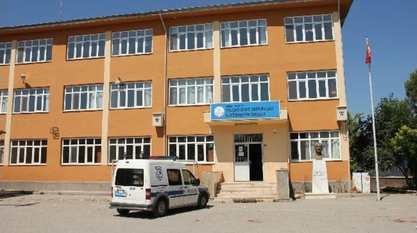 Hırsızlar Okulu Soydu