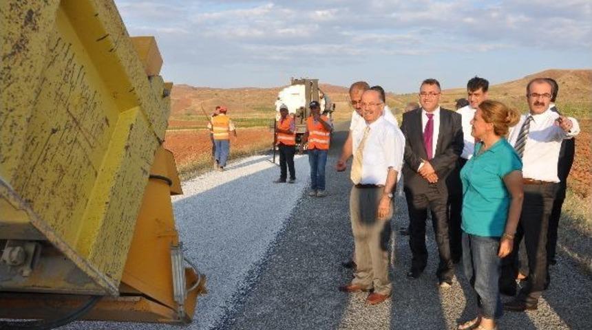 Vali Kolat Sulakyurt İl&ccedil;esinde Yol Yapım &Ccedil;alışmalarını İnceledi
