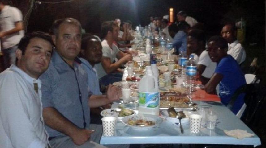 Prof. Dr. Coşkun, Yabancı Öğrencilerle İftar Açtı