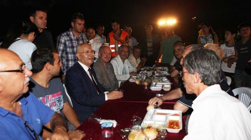 Varlık Mahallesi Birlikte Iftar Yaptı