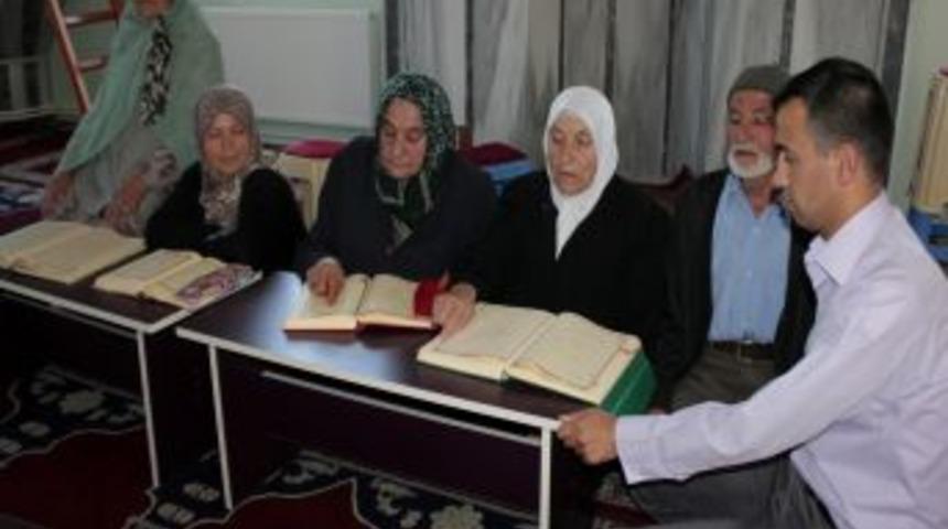 Kur'an Aşkıyla Yanıp Tutuşan Mahalle