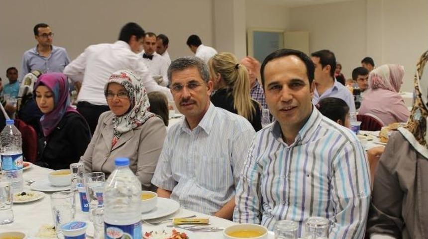 Uosb Y&ouml;netimi Ve Personeli İftar Yemeğinde Bir Araya Geldi