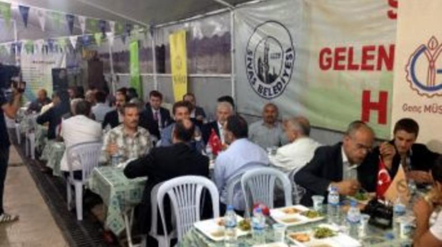 M&uuml;siad, İftar Yemeği Verdi