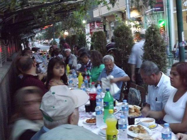 Chp lilerin İftar Sofrasında 1