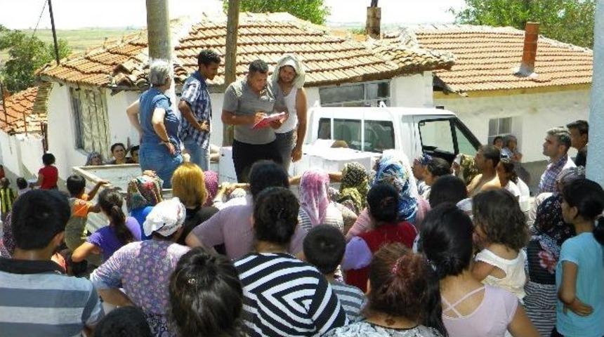 Uzunk&ouml;pr&uuml; Ak Parti'den Erzak Yardımı