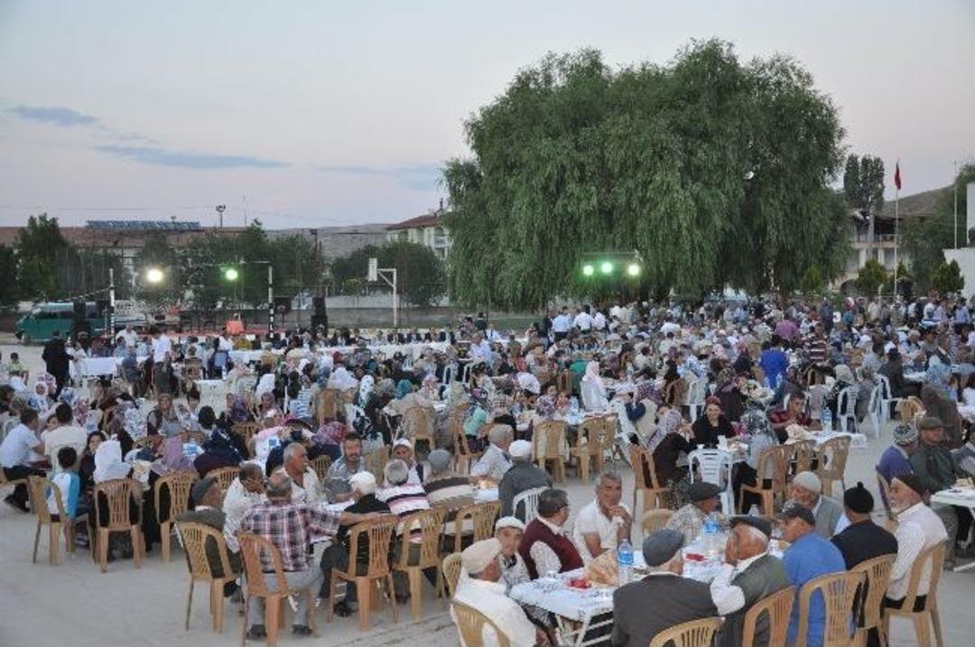 Kırıkkale Valisi Ali Kolat Sulakyurt İl&ccedil;esinde İftar Yemeğine Katıldı