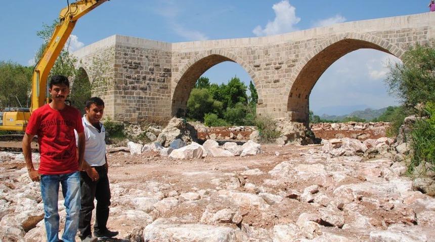 Tarihi Belkıs K&ouml;pr&uuml;s&uuml;'nde Restorasyon Başladı