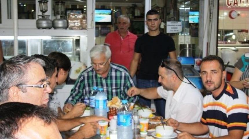 Ayvalık&rsquo;ta Gen&ccedil; Esnaftan Anlamlı İftar