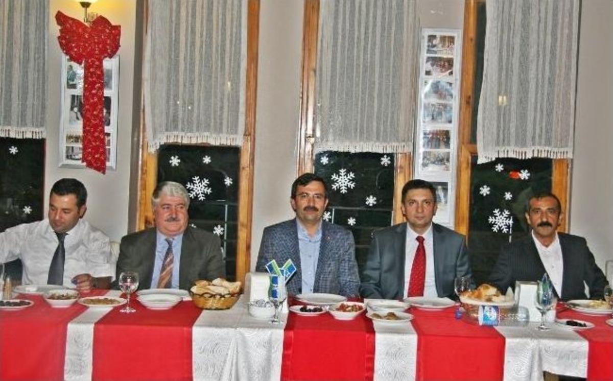 Sungurlu Kaymakamı Şahin İ&ccedil;in Veda Yemeği D&uuml;zenlendi