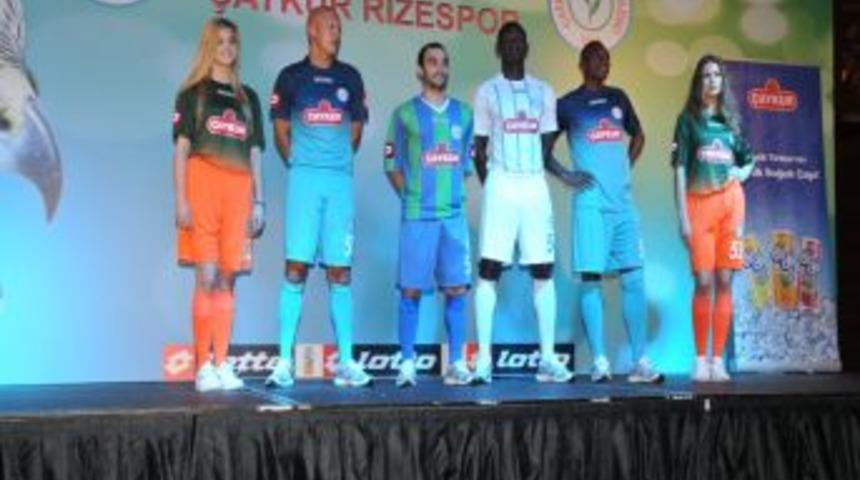 &Ccedil;aykur Rizespor Yeni Formalarını Tanıttı