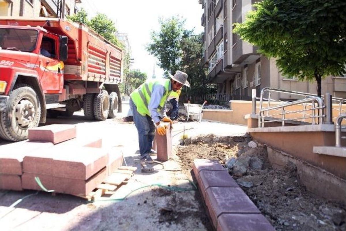 Yenimahalle&rsquo;de Altyapı Atağı S&uuml;r&uuml;yor