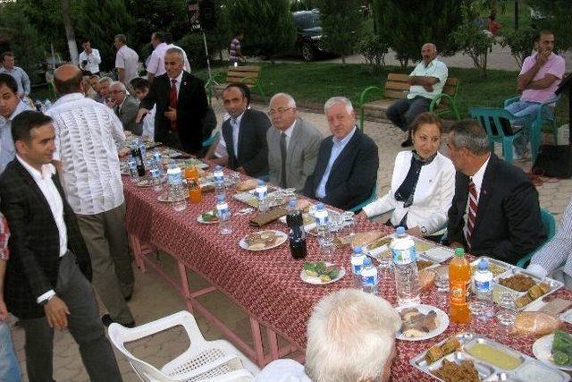 Ak Parti Araban İlçe Teşkilatı İftar Yemeği Verdi