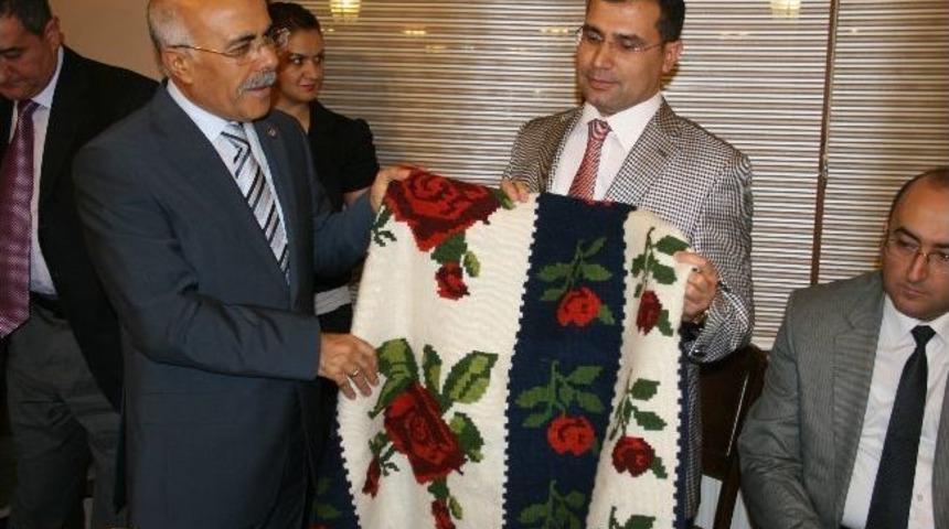 Vali Yardımcısı Uzku&ccedil;&rsquo;a İftarlı Veda Yemeği