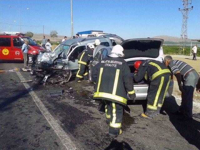 Malatya&rsquo;da Trafik Kazası: 1 &Ouml;l&uuml;, 9 Yaralı 2
