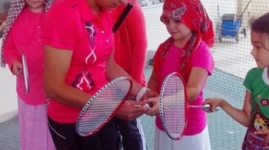 Camilerde Badminton Heyecanı