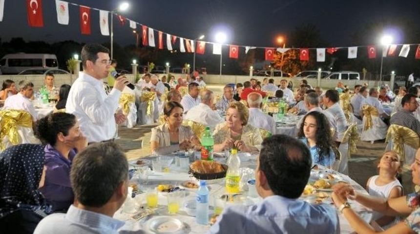 Başkan T&uuml;t&uuml;nc&uuml; Muhtarlarla İftarda Buluştu