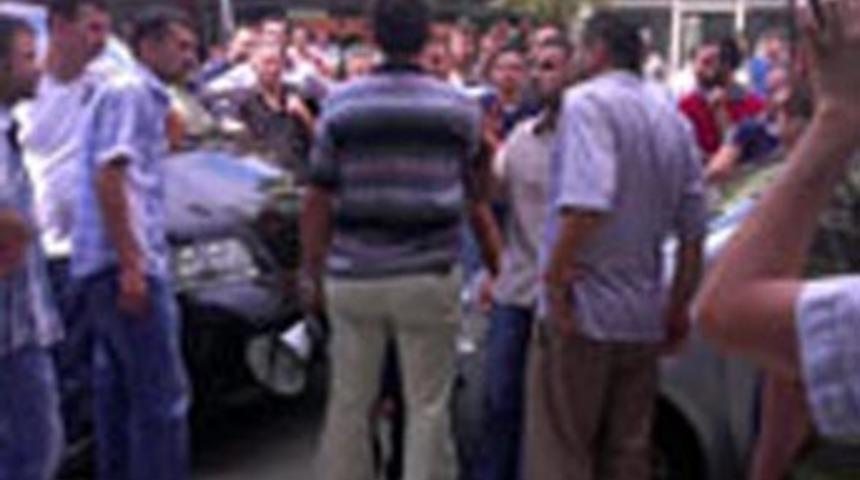 İş&ccedil;iler sendikayı bastı