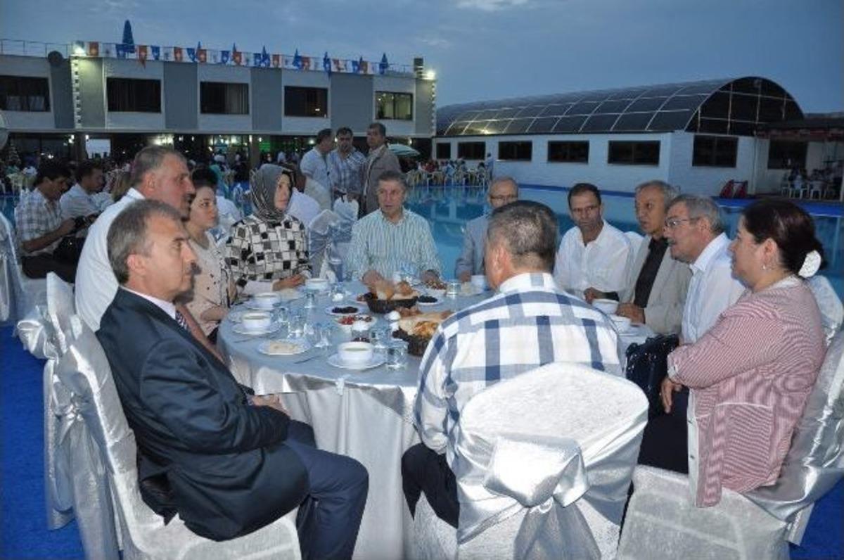 Ak Parti Zonguldak İl Başkanlığından İftar Yemeği