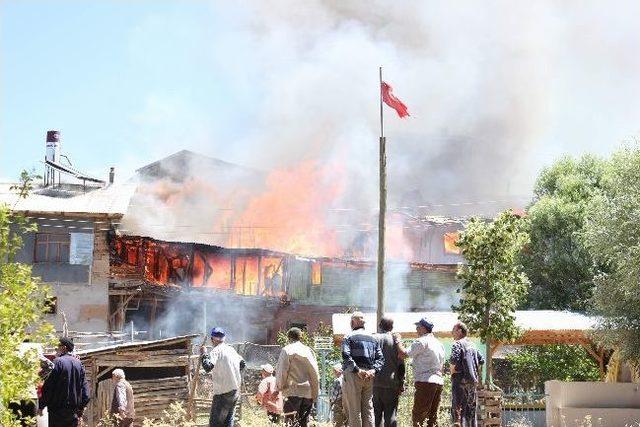 Erzincan da Köy Yangını 1