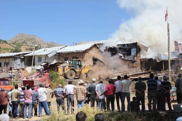 Erzincan'da Köy Yangını